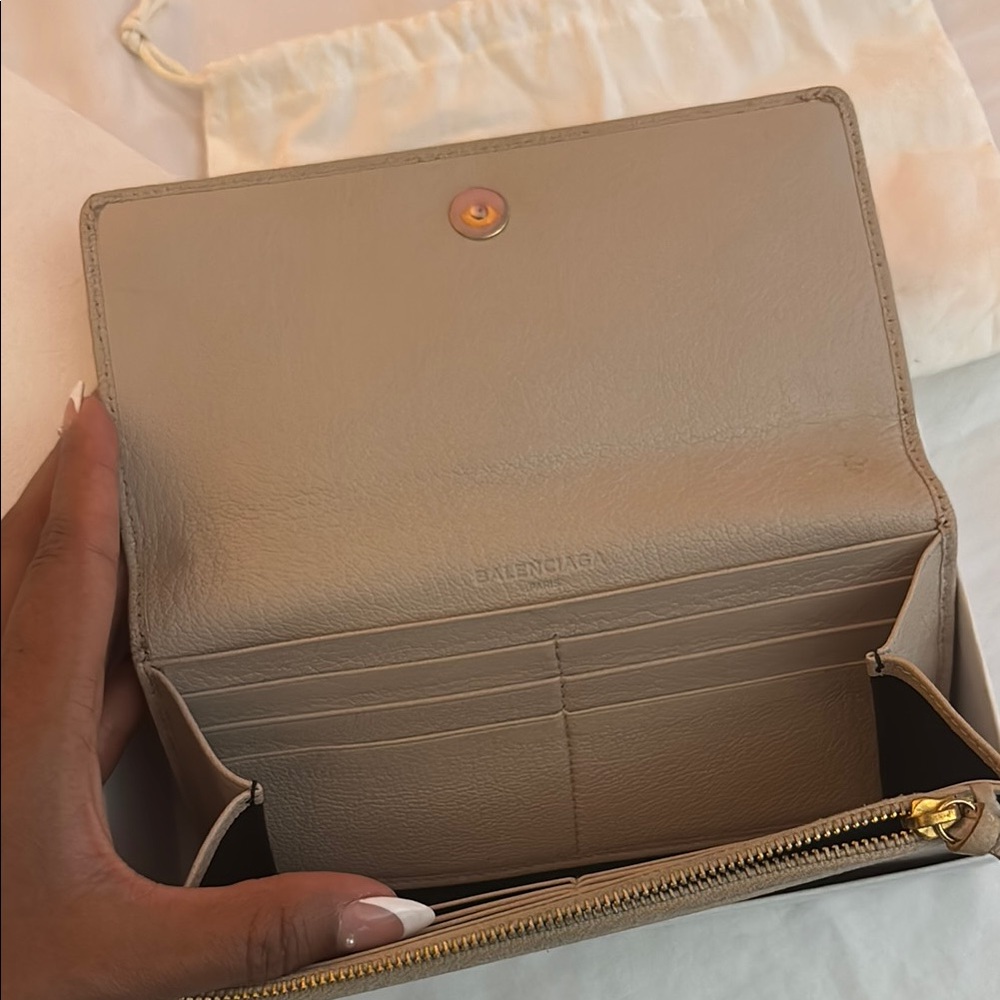 Balenciaga Beige Leather Wallet - Picture 4 of 11
